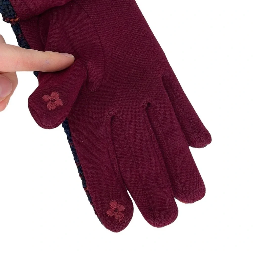 TPO Fashion Gloves NWT Smartphone Touch Maroon Blue Checkered Print Small S